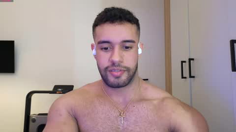 Snapshot of izaak_lover chatting on 01.03.25 Izaak online show from 01.03.25