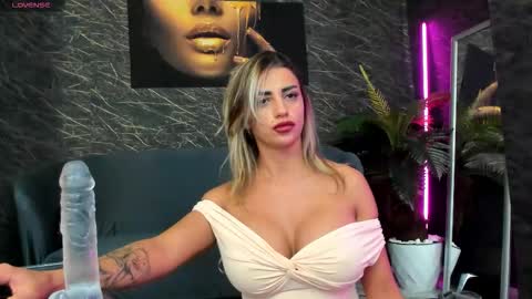 Snapshot of izabelatessa chatting on 09.21.25 izabelatessa online show from 09.21.25