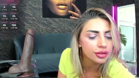 Snapshot of izabelatessa chatting on 10.02.25 izabelatessa online show from 10.02.25