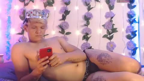 Snapshot of izan_02 chatting on 02.23.26 izan online show from 02.23.26