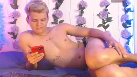 Snapshot of izan_02 chatting on 03.14.26 izan online show from 03.14.26