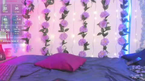 Snapshot of izan_02 chatting on 03.30.26 izan online show from 03.30.26