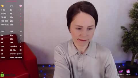 Snapshot of izzy_cam chatting on 02.09.26 Queen of nylon Victoria online show from 02.09.26