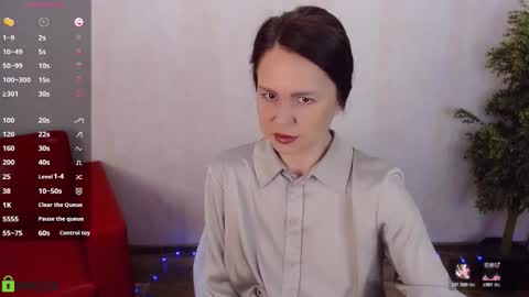 Snapshot of izzy_cam chatting on 02.18.26 Queen of nylon Victoria online show from 02.18.26