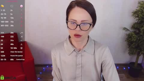 Snapshot of izzy_cam chatting on 02.19.26 Queen of nylon Victoria online show from 02.19.26