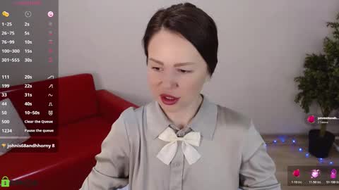 Snapshot of izzy_cam chatting on 02.28.26 Queen of nylon Victoria online show from 02.28.26