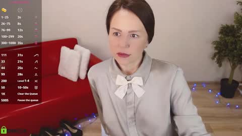 Snapshot of izzy_cam chatting on 03.04.26 Queen of nylon Victoria online show from 03.04.26