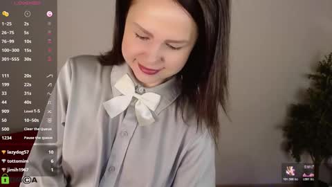 Snapshot of izzy_cam chatting on 03.05.26 Queen of nylon Victoria online show from 03.05.26