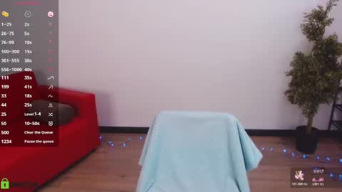 Snapshot of izzy_cam chatting on 06.18.26 Queen of nylon Victoria online show from 06.18.26