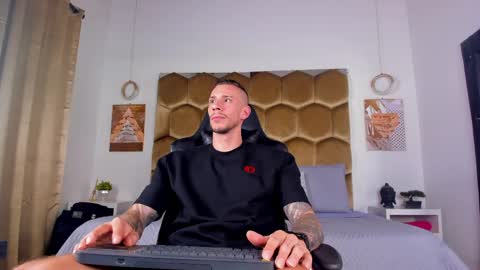 Snapshot of j_king__ chatting on 05.25.26 J King online show from 05.25.26
