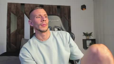 Snapshot of j_king__ chatting on 06.22.26 J King online show from 06.22.26