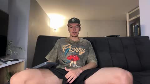 INDEPENDENT MODEL online show from 12.03.25