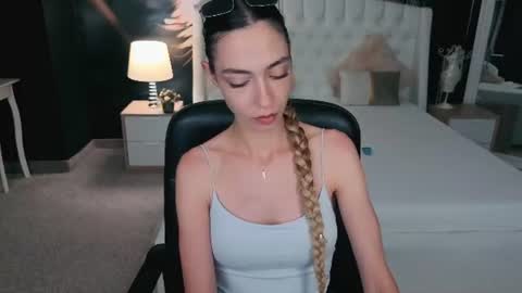 Snapshot of jackie__fox chatting on 06.18.26 Jackie online show from 06.18.26