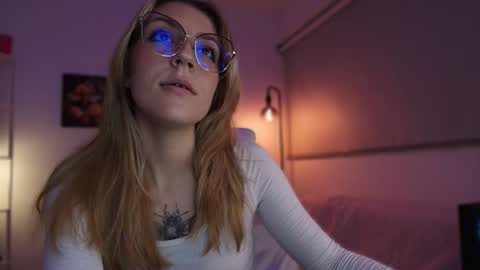 Snapshot of jacky_croft chatting on 11.10.25 Linda Sofia help me get to 100 thumbs up online show from 11.10.25