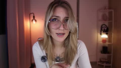 Snapshot of jacky_croft chatting on 11.30.25 Linda Sofia help me get to 100 thumbs up online show from 11.30.25