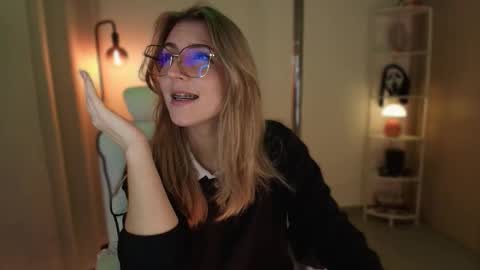 Snapshot of jacky_croft chatting on 12.01.25 Linda Sofia help me get to 100 thumbs up online show from 12.01.25