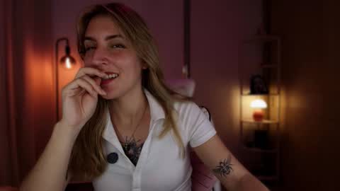 Linda Sofia help me get to 100 thumbs up online show from 02.28.26