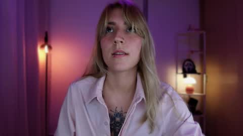 Linda Sofia help me get to 100 thumbs up online show from 03.30.26