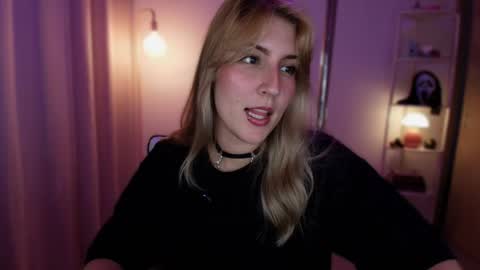 Linda Sofia help me get to 100 thumbs up online show from 04.26.26