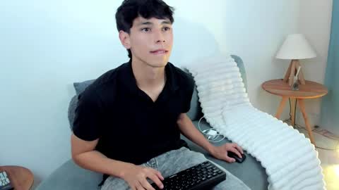 Snapshot of jacob_colliins chatting on 06.01.26 jacob_colliins online show from 06.01.26