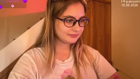 Snapshot of jacywinslat chatting on 06.18.26 jacywinslat online show from 06.18.26