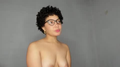 Snapshot of jade_dorthini chatting on 11.18.25 Jadeleidy Dorthini online show from 11.18.25