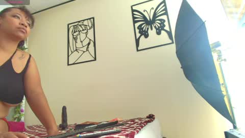 Snapshot of jade_roxx chatting on 04.01.26 JADE online show from 04.01.26