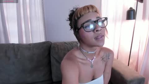 Snapshot of jade_star__ chatting on 05.19.26 jade_star__ online show from 05.19.26