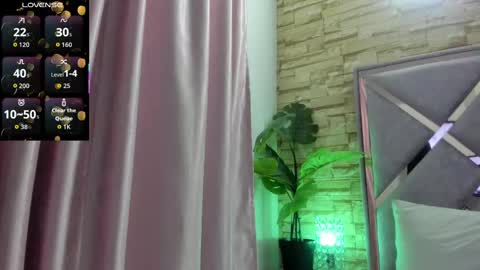 Snapshot of jade_white_ chatting on 09.22.25 jade white online show from 09.22.25