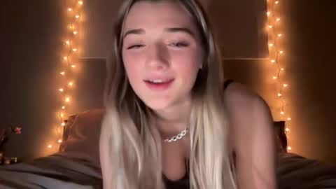 Snapshot of jadejamessecret chatting on 12.17.25 Jade james online show from 12.17.25