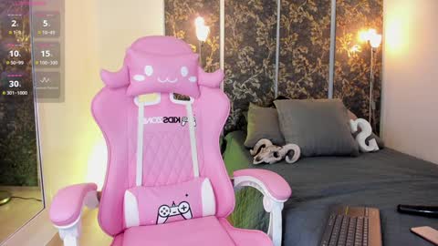 Snapshot of jademorwen chatting on 01.22.25 JADE online show from 01.22.25