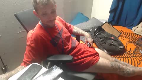 showingitoff online show from 10.11.25