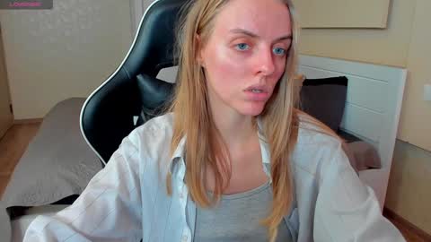 Snapshot of jam_cream chatting on 01.17.25 Sofia online show from 01.17.25