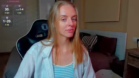 Snapshot of jam_cream chatting on 02.15.25 Sofia online show from 02.15.25