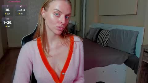 Snapshot of jam_cream chatting on 02.25.25 Sofia online show from 02.25.25