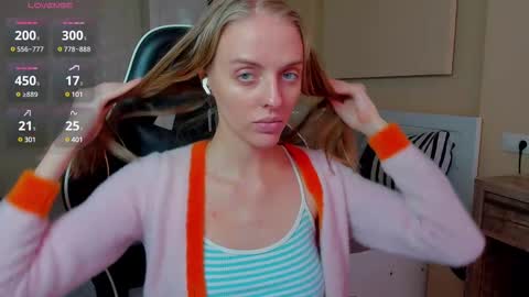 Snapshot of jam_cream chatting on 02.26.25 Sofia online show from 02.26.25