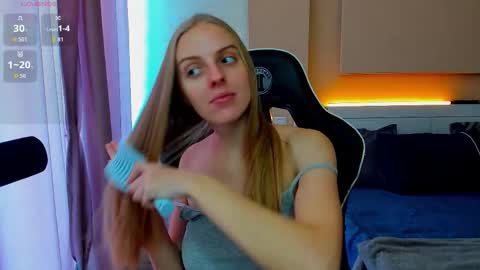 Snapshot of jam_cream chatting on 10.21.25 Sofia online show from 10.21.25