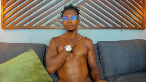 Snapshot of jamalmyst_ chatting on 02.14.25 online show from 02.14.25
