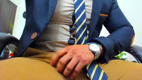 Snapshot of james_thick1 chatting on 01.08.25 James online show from 01.08.25