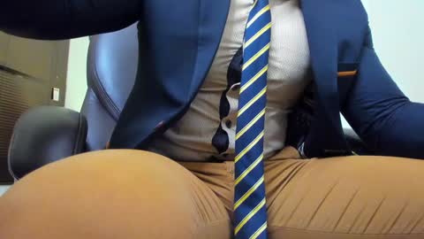 Snapshot of james_thick1 chatting on 01.09.25 James online show from 01.09.25