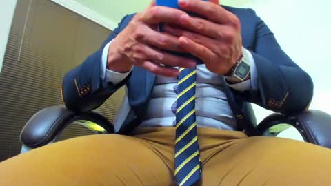 Snapshot of james_thick1 chatting on 01.11.25 James online show from 01.11.25