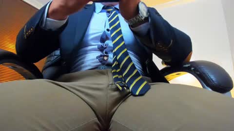 Snapshot of james_thick1 chatting on 02.14.25 James online show from 02.14.25