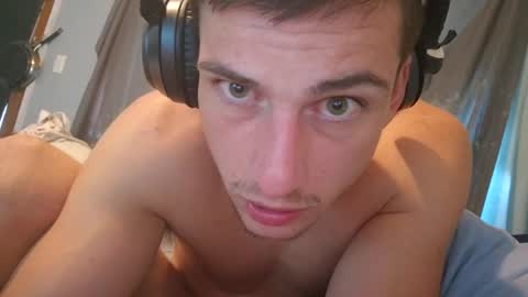 Snapshot of jamesbaby2000 chatting on 03.09.25 Youngfun Hung online show from 03.09.25