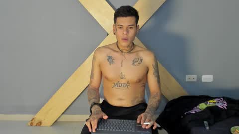 Snapshot of jamesinked_ chatting on 12.10.24 Jamesinked  online show from 12.10.24