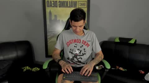 Snapshot of jamesinked_ chatting on 12.15.24 Jamesinked  online show from 12.15.24