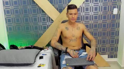 Snapshot of jamesinked_ chatting on 12.31.24 Jamesinked  online show from 12.31.24