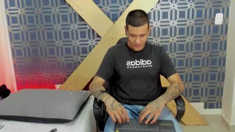 Snapshot of jamesinked_ chatting on 01.07.25 Jamesinked  online show from 01.07.25