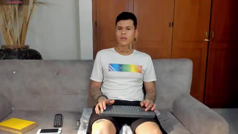 Snapshot of jamesinked_ chatting on 11.13.25 Jamesinked online show from 11.13.25