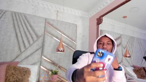 Snapshot of jamesparck chatting on 01.05.25 James online show from 01.05.25