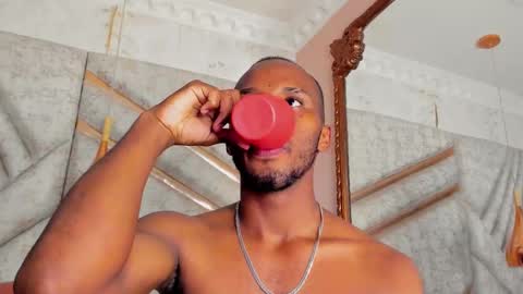 Snapshot of jamesparck chatting on 03.01.25 James online show from 03.01.25